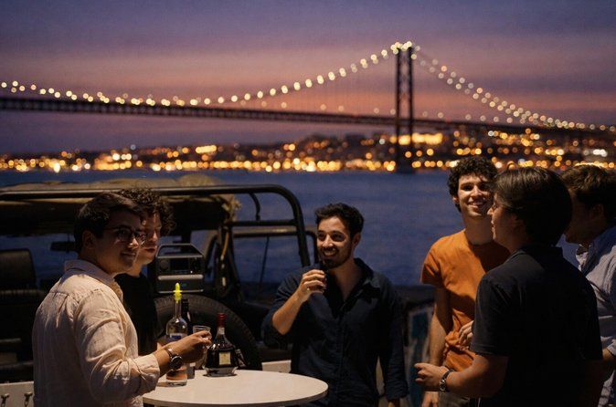 LISBON PRIVATE NIGHT TOUR in a Vintage Jeep with FOOD & DRINKS