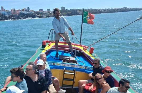 Private Cruise in Lisbon: Traditional 1895 Boat with Drinks