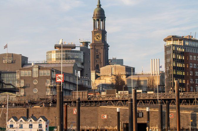 Hamburg Self-Guided City Walking Tour & Scavenger Hunt
