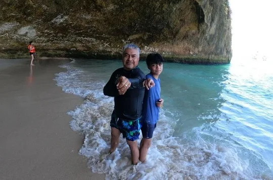 3.5 hrs Tour with Snorkeling, Beach, Paddle, Food & Outdoor Bar