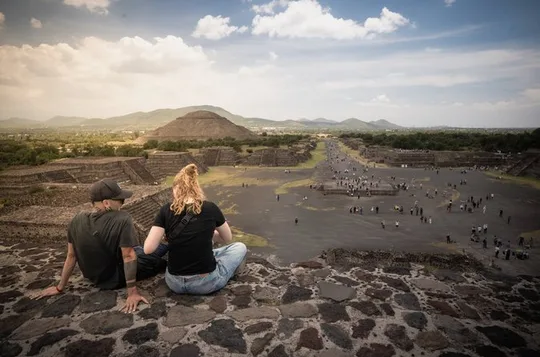Teotihuacan 3 Pyramids Tour + Hotel Pick Up + Lunch at La Gruta