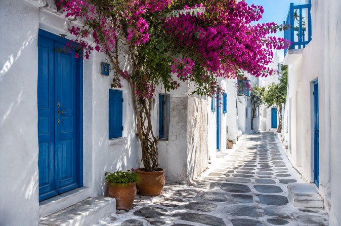 Private Walking Tour in Mykonos Town & Secluded Beach Picnic