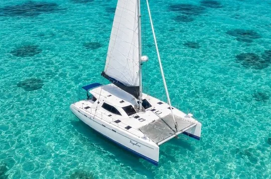 Cancun: Private Catamaran with Open Bar & Snorkeling Option