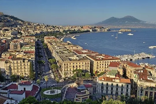 Enjoying Naples by car and by walking with stop at Cameo factory!