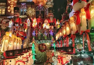 Dyker Heights - Brooklyn Christmas Houses Private Tour