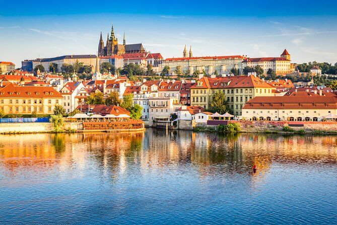 Private door-to-door transfer from Krakow to Prague