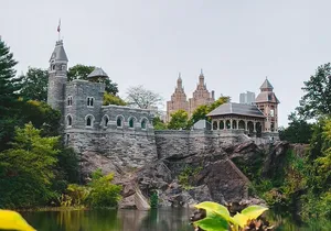 The Smurfs Filming Locations Tour in New York with Private Guide