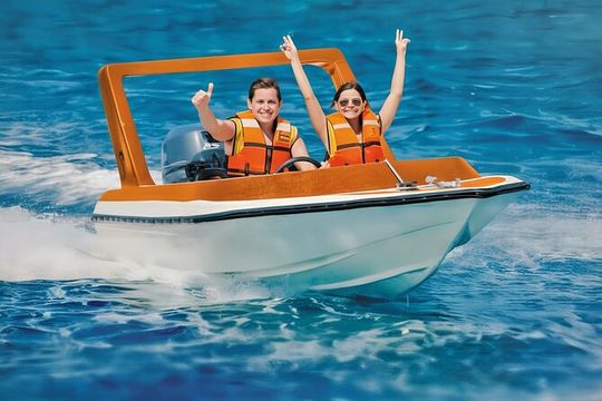 Amazing Speedboat Ride and Snorkeling Adventure in Cancun