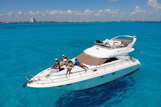 Private Yacht SeaRay 46ft Cancun 25P17