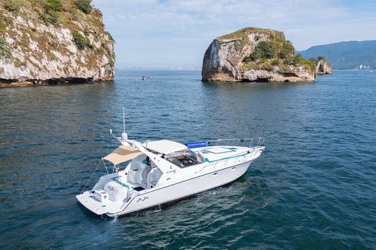 Private Yacht Tour: 5 Hours + 1 Free with Snorkeling and Beach