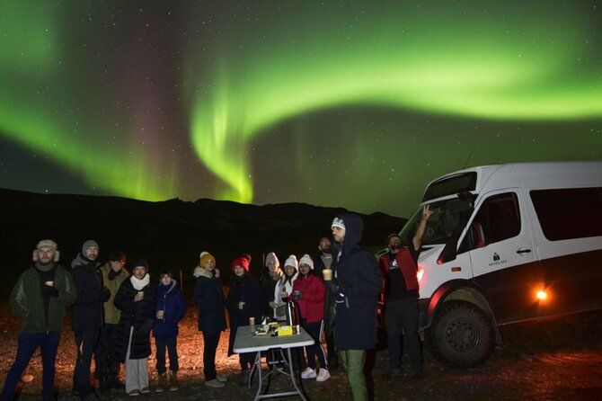 Northern Lights 4x4 Tour with Pastries and Cocoa from Reykjavik