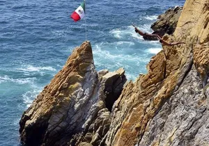 Sunset Dinner and Cliff Divers in Acapulco