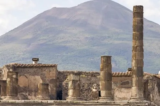 Pompeii and Vesuvius Private Tour from Naples – Driver and Guide