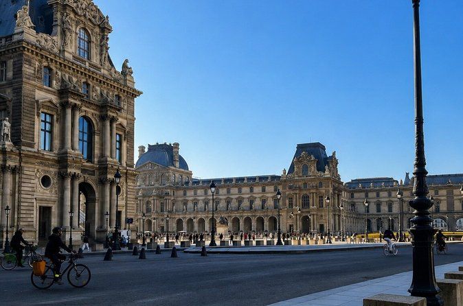 Private Family Treasure Hunt in the Louvre Museum