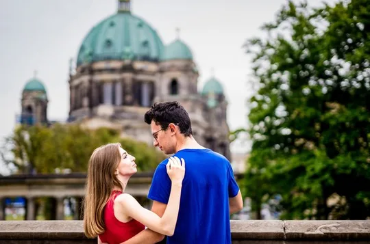 Servizio fotografico privato a Berlino: ricordi di viaggio iconici e cinematografici.
