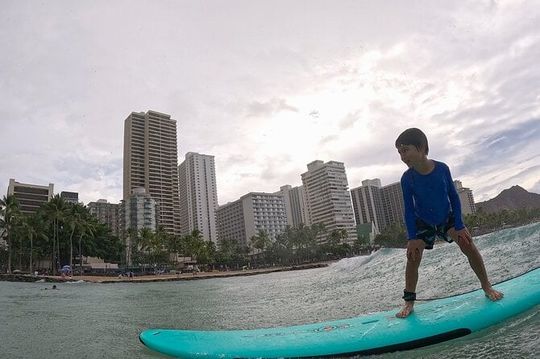 Surf lessons for beginners in Waikiki
