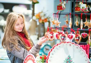 Enchanting Christmas Private Walking Tour in Cannes