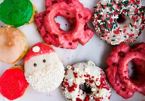 Donuts, Lights & History: DC’s Holiday Walking Food Tour