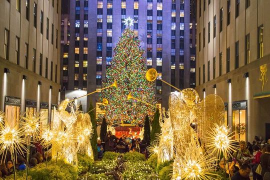 Magical Midtown Holiday Tour: Donuts, Lights & Hot Chocolate