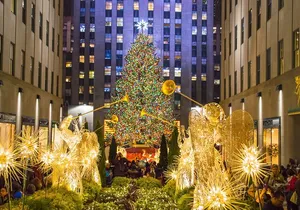 Magical Midtown Holiday Tour: Donuts, Lights & Hot Chocolate