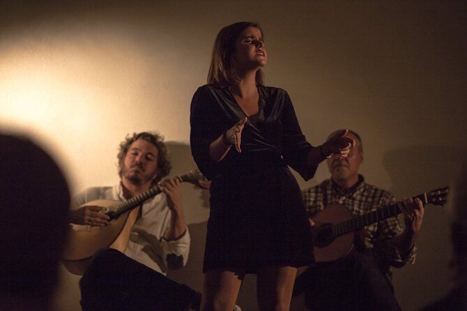 Lisbon: Tapas & Drinks with Fado Live Performance