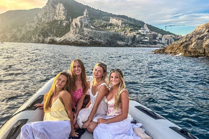 Unforgettable Sunset Boat Tour with Aperitif