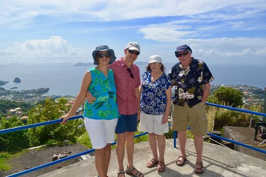 Scenic Historical Tour to Fort Charlotte and Queens drive from IV Tours