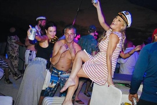 Los Cabos Catamaran: Iconic Sunset Cruise with Drinks & DJ