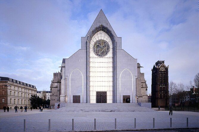 Lille: City Walk with Audio Guide in 7 Languages on your Phone