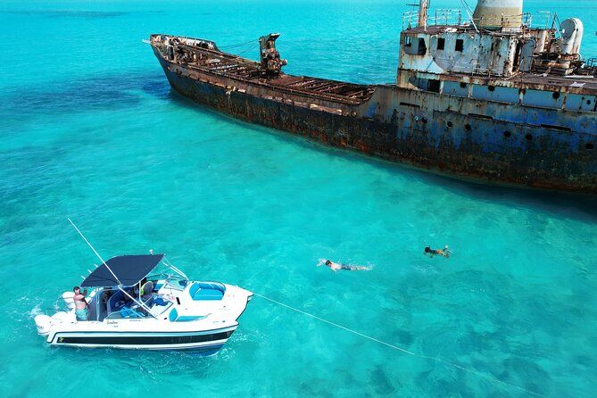 Private Boat Island Hopping & Snorkeling in Turks & Caicos 4Hrs