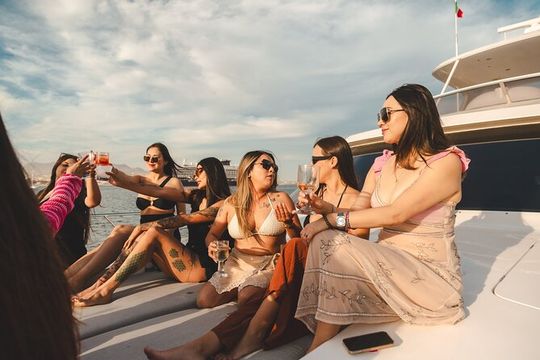 Cabo Catamaran Cruise – Arch, Snorkeling, Open Bar & Snacks