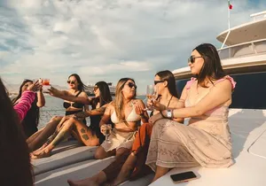 Cabo Catamaran Cruise – Arch, Snorkeling, Open Bar & Snacks