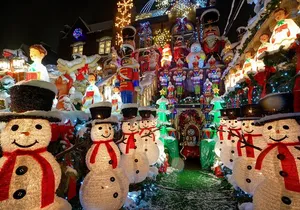 Christmas Lights Tour of Dyker Heights in Brooklyn by a Local