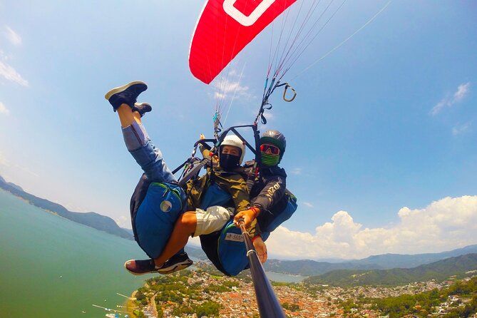 Paragliding flight in Valle de Bravo