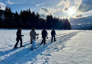 Lake Tahoe: Sunset Snowshoe Trek with Hot Drinks and Snacks