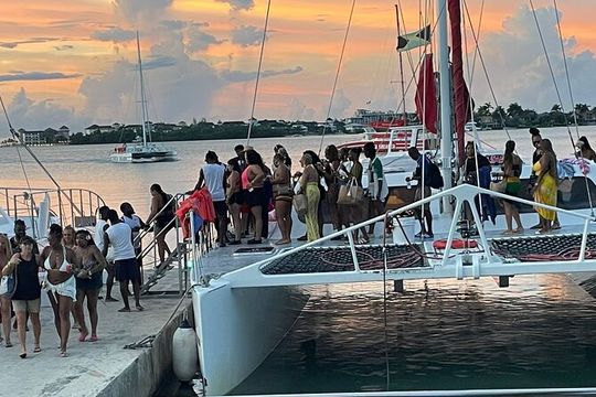 4-Hour Catamaran Party Cruise with Open Bar from Montego Bay