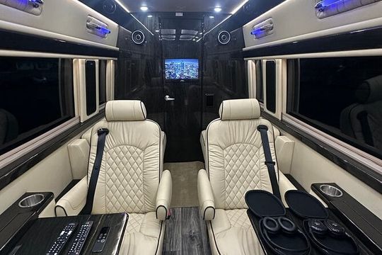 SkyChase™ Private Northern Lights Experience – Luxury Aurora Tour