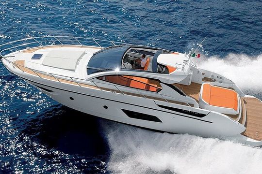 52' Azimut Yacht Charter