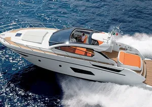 52' Azimut Yacht Charter