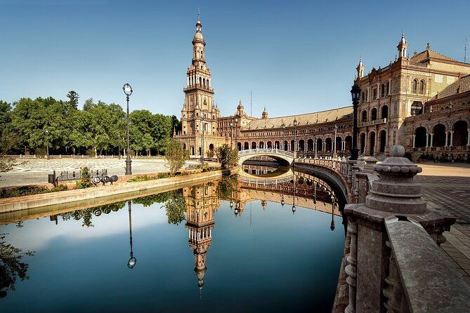 Private Walking Tour of Plaza de España and Maria Luisa Park