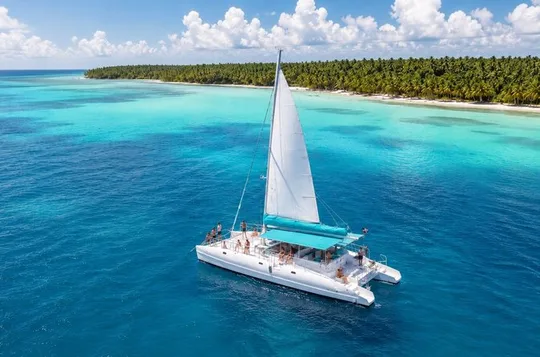 Saona Island Catamaran: Natural Pool, Starfish, Lunch & Bar