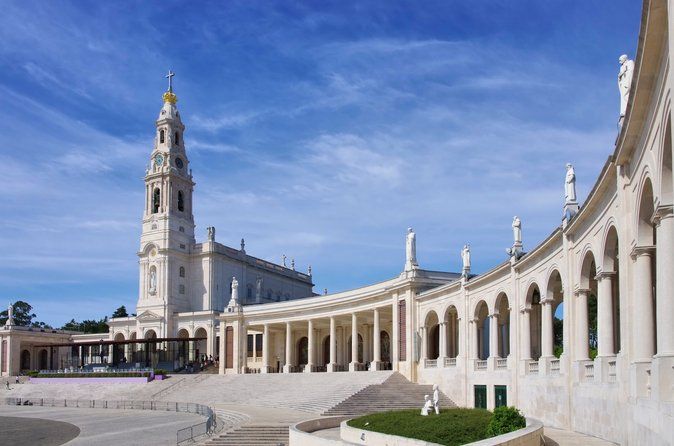 From Lisbon: Fátima, Batalha, Nazaré & Óbidos - Small Group Tour