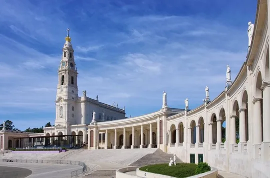 From Lisbon: Fátima, Batalha, Nazaré & Óbidos - Small Group Tour