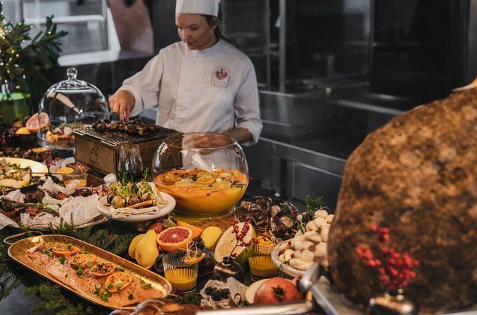 Budapest Dinner Cruise with Live Music & Unlimited Drinks
