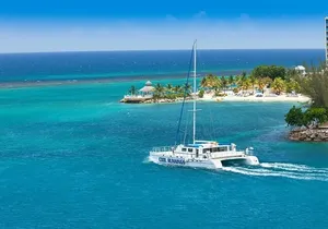 Private Catamaran Cruise Tour in Negril Beach and Rick's Cafe