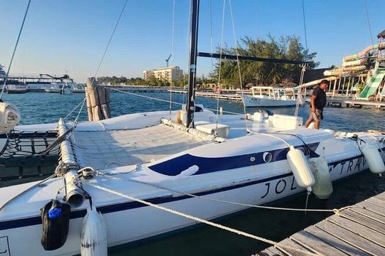 Tour Isla Mujeres & Beach club with Open Bar! Private Catamaran