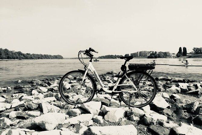 E-Bike Guided Tour in Castle Hill Budapest