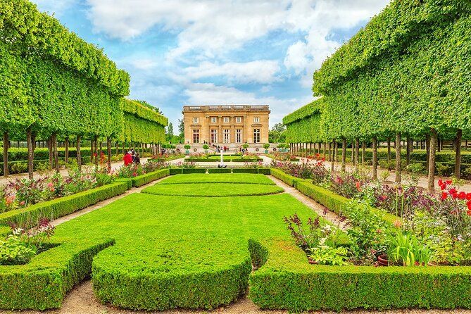 4-Hour Private Tour. Marie Antoinette's Trianon & Hamlet