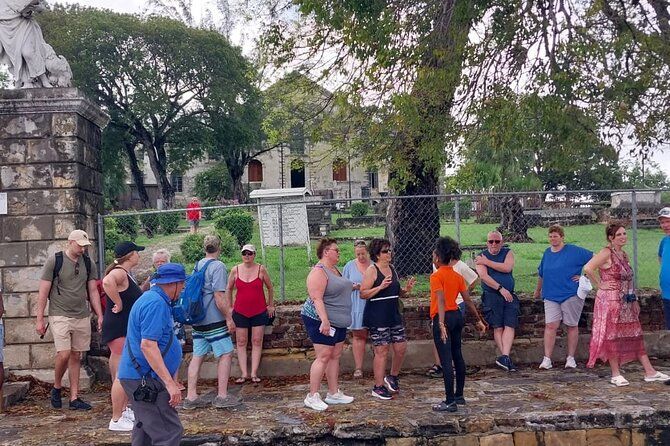 8h Bucharest Communism Tour - Best of Bucharest with Dracula's Tomb