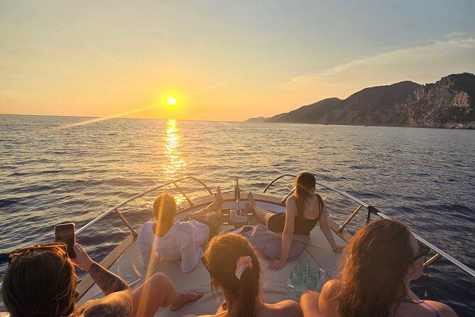 La Spezia: Sunset aperitif with dinner on the boat